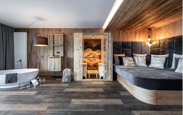 Suite Romantica Edelweiss con vasca da bagno e sauna