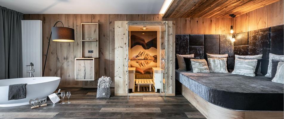 Romantic Suite Edelweiss with bathtub and sauna
