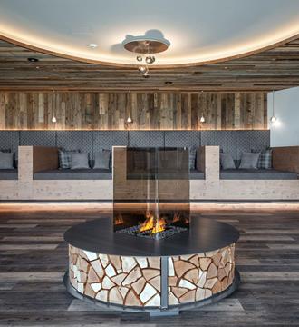 Relaxation room with fireplace