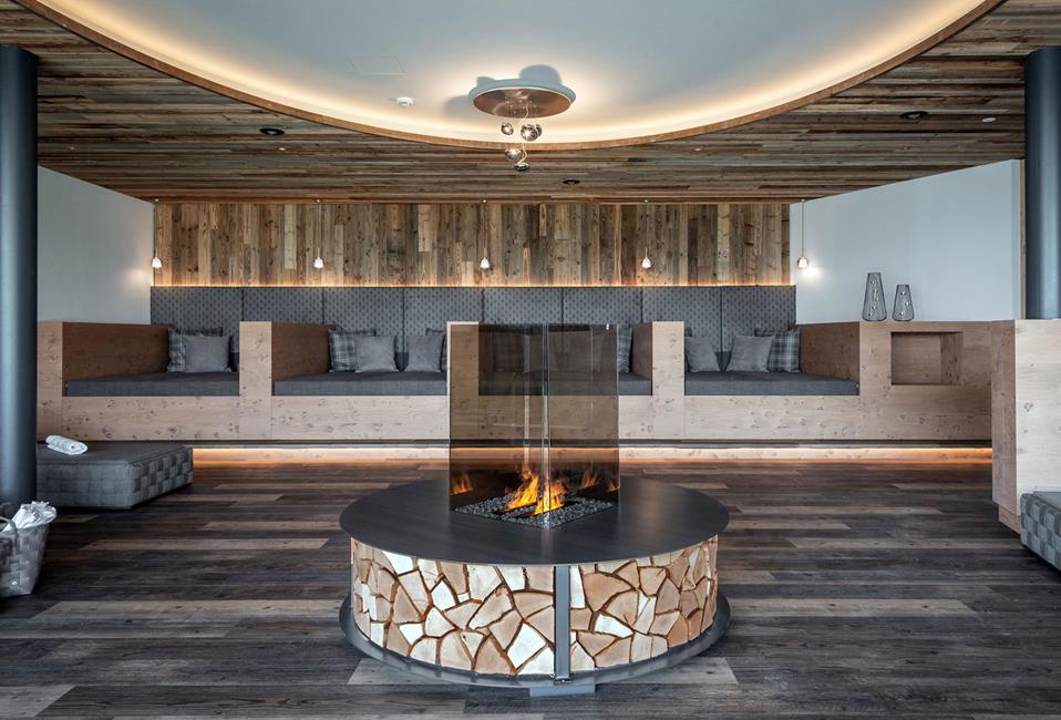 Relaxation room with fireplace