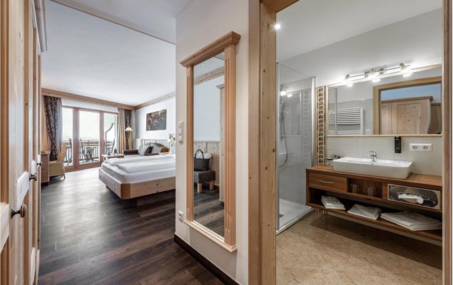 Zimmer Alpenrose mit Badezimmer und Balkon