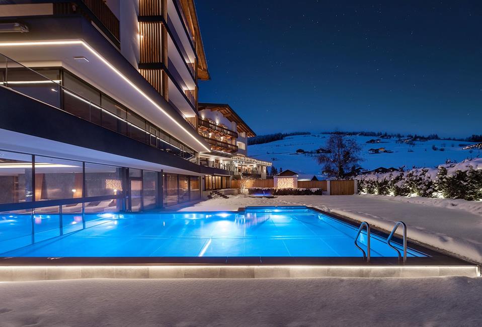 hotel-edelweiss-winter-night-02