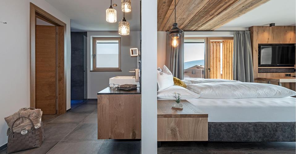 Bagno e camera da letto della Suite Panoramica Family